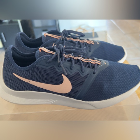 New without tags- Nike Viale Tech Racer
Blue/Pink - Picture 10 of 13